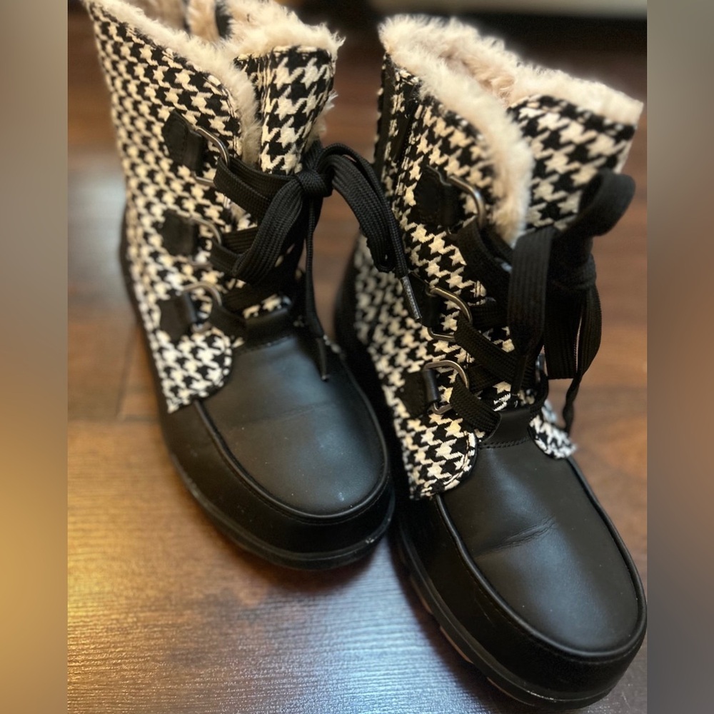Black & White Houndstooth Lace-Up Winter Boots wide width